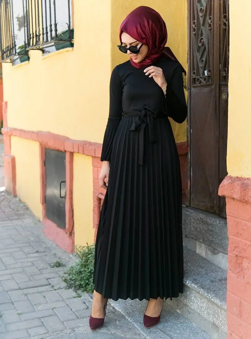 Long Pleated Maxi Dress with Belt_3_Black