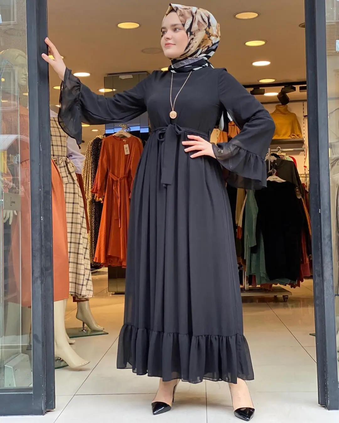 Scoop Neck Pleated Flare Dress_5_Black