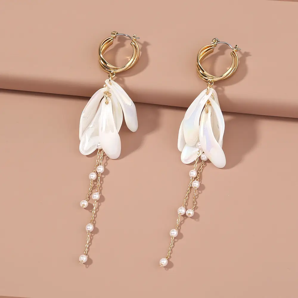Graceful Pearl Dangle Earrings_4