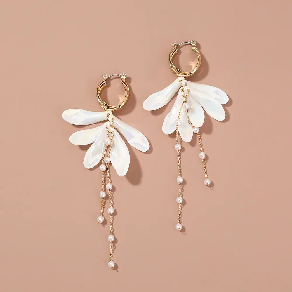 Graceful Pearl Dangle Earrings_5