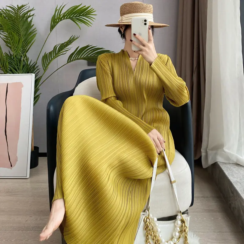 Pleated Long Sleeve Slim Fit Midi Dress_10