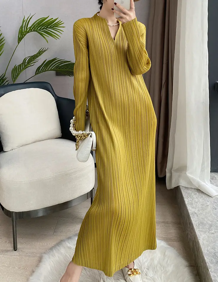Pleated Long Sleeve Slim Fit Midi Dress_11