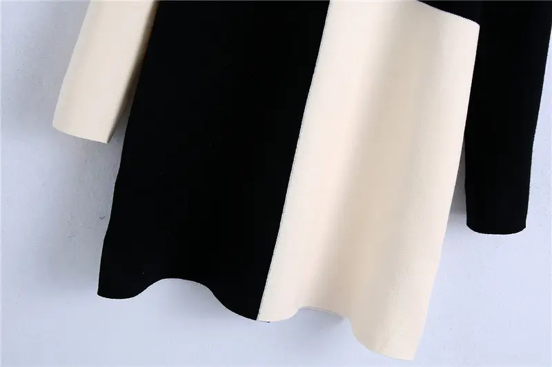 Black and White Color Block High Neck Sweater_4