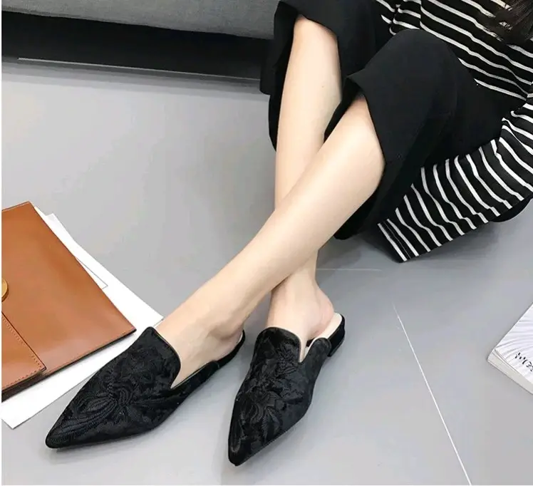 Embroidered Slip On Flat Shoes_8