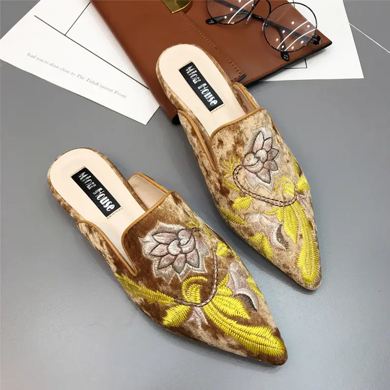 Embroidered Slip On Flat Shoes_1