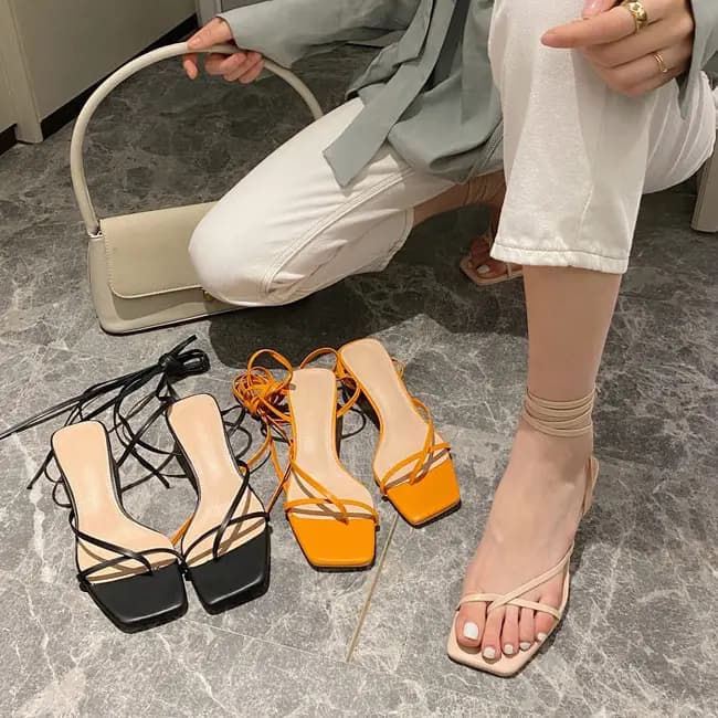 Strappy Sandals with Low Heels_9_Featured