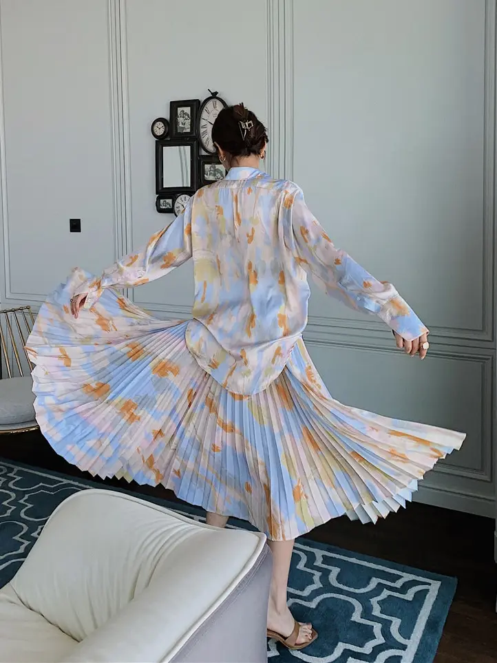 Flower Blossom Silky Blouse and Pleated Skirt Set_6