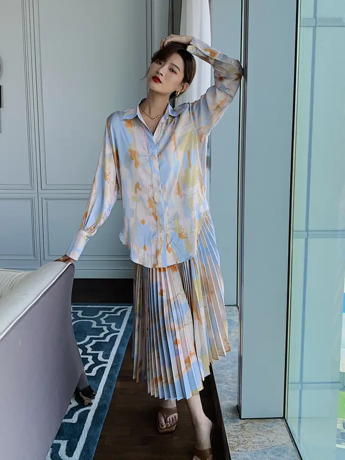 Flower Blossom Silky Blouse and Pleated Skirt Set_3